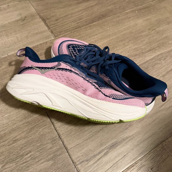 Women's Hoka Skyflow size 8 B (regular width) Pink and Purple - Picture 3 of 4